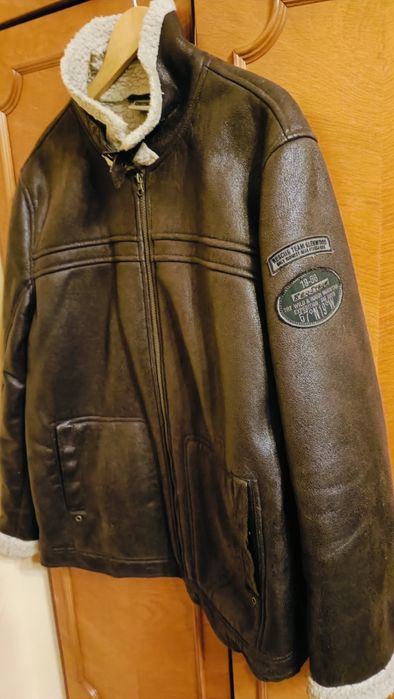 Geacă maro imitație piele,cu căptușeală XL.