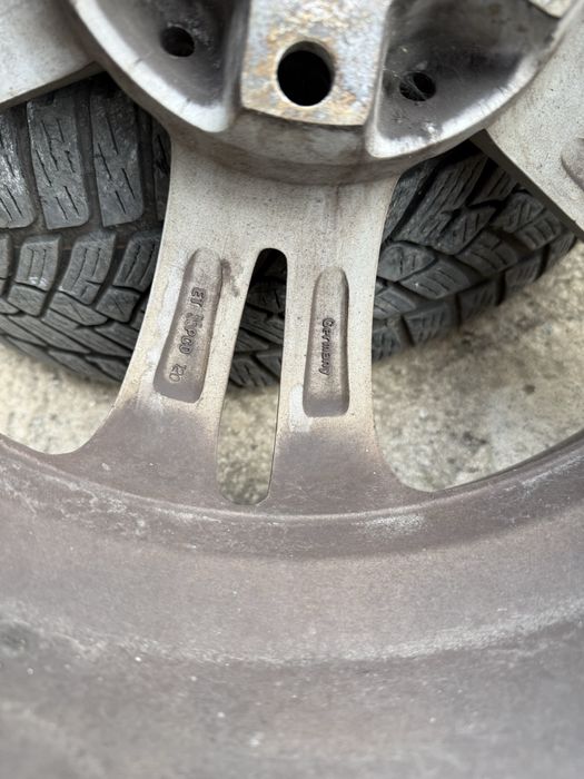 Джанти БМВ 17 цола 5х120 със зимни гуми