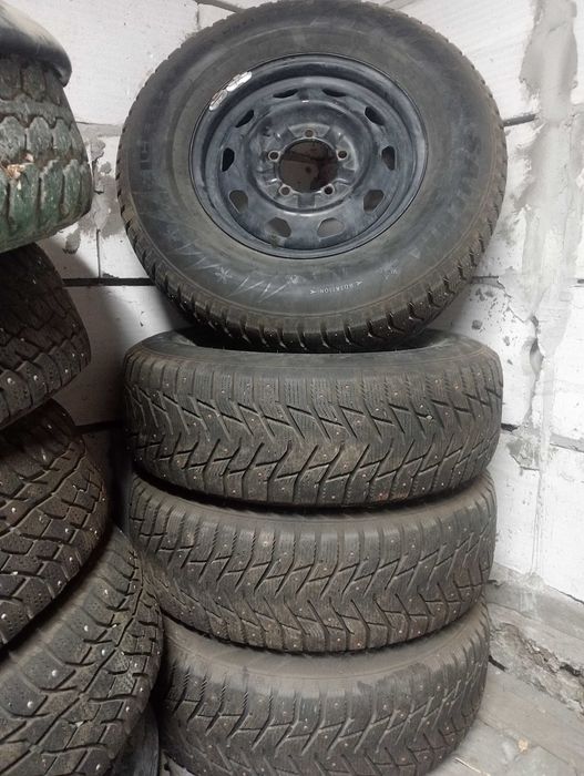 Зимнии шины 245/70 R16 + диски