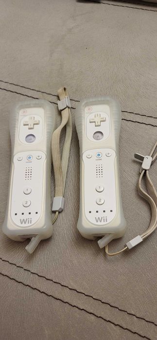 Wii manete piese defecte cred ca au luat apa 75 lei