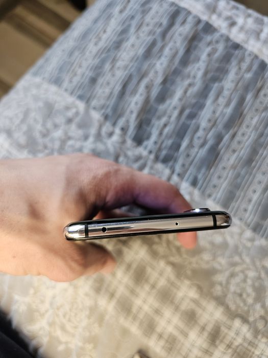 Продавам Huawei P20 pro изпратен  към клиент!