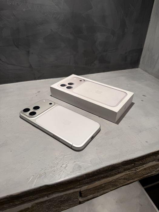 КАТО ЧИСТО НОВ Iphone 17 Pro Max Silver