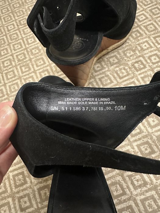 Босоножки на танкетке