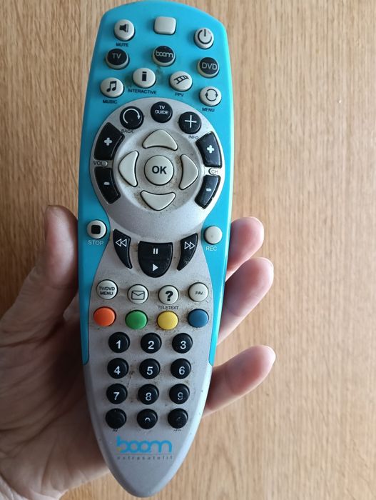 Telecomanda Sony, Hama, LG atât mai am