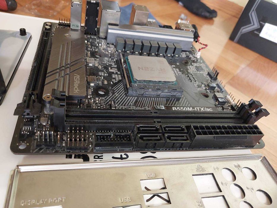 AMD Ryzen 5 5500 + AsRock B550M-ITX/AC Wi-Fi