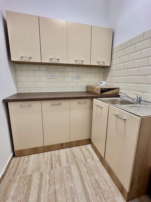 Spații multifuncționale , zona centrala, cabinete, salon sau cazare