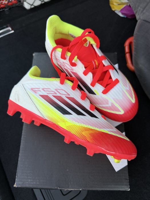 Ghete fotbal Adidas marimea 30