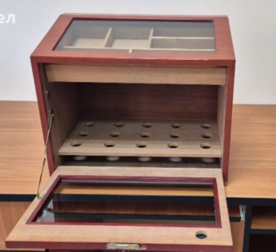 Луксозен хумидор за пури Habanos – със стъклен капак и чекмедже