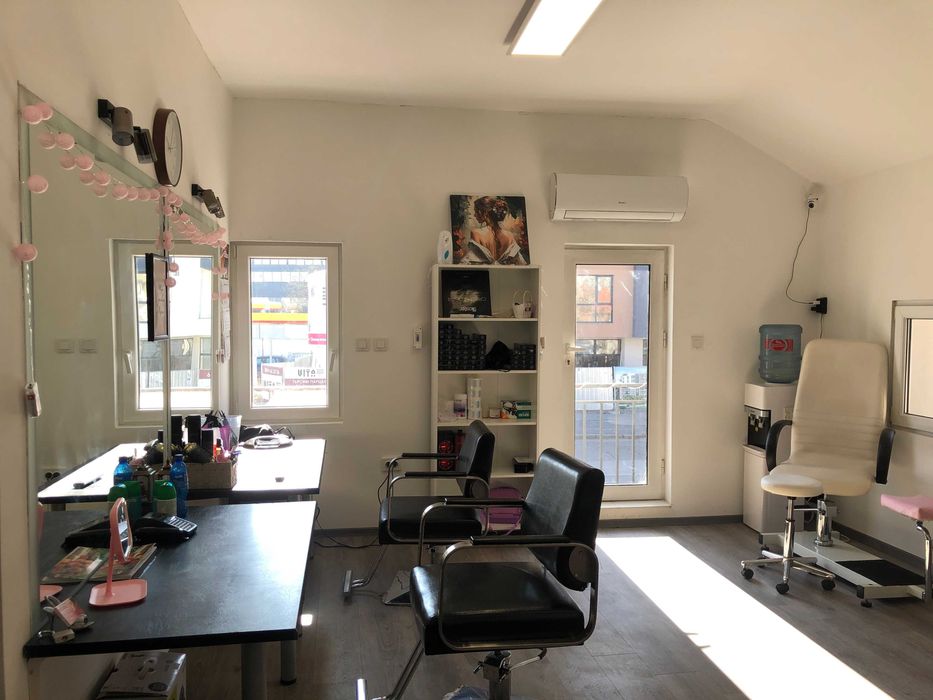 Фризьорски и козметичен  салон