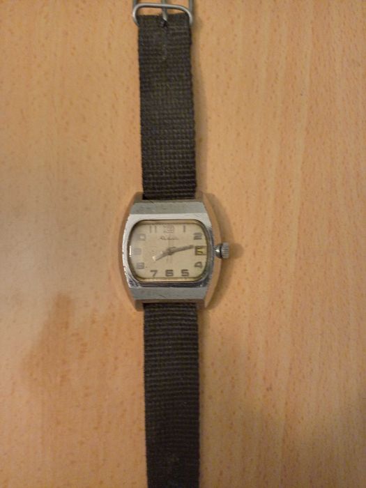 Продавам руски часовник Ракета, механичен