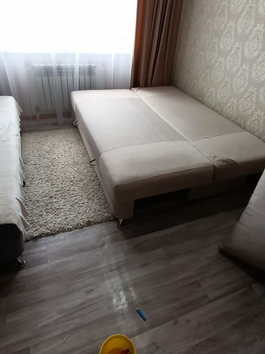 Продам тахту с двумя подушками