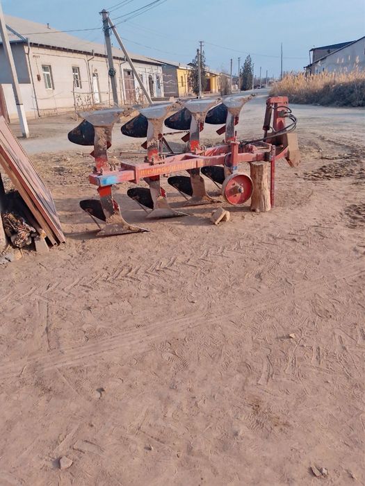 Трактор плуг ва пресподборщик сотилади