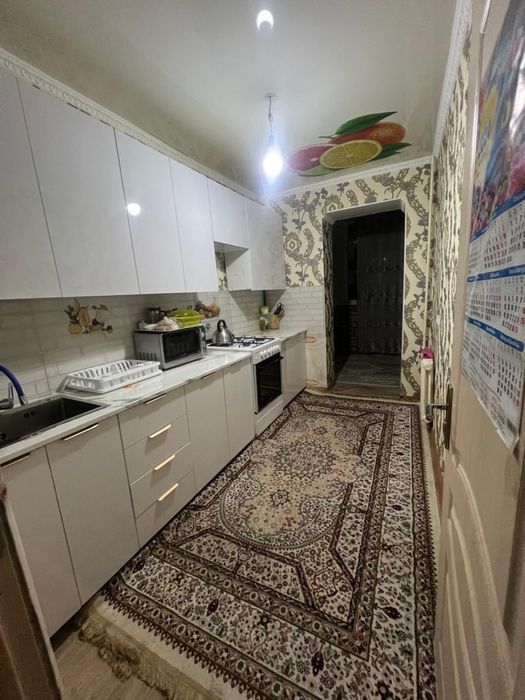 3этаждан 3бөлмелі үй сатылады
