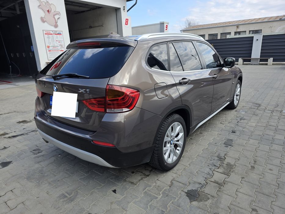 BMW X1 An fabricație 2011 motorizare 2.0 diesel Bi-Turbo de 204 CP, tracțiune integrală xDrive (4x4), cutie automată, pachet X-Line