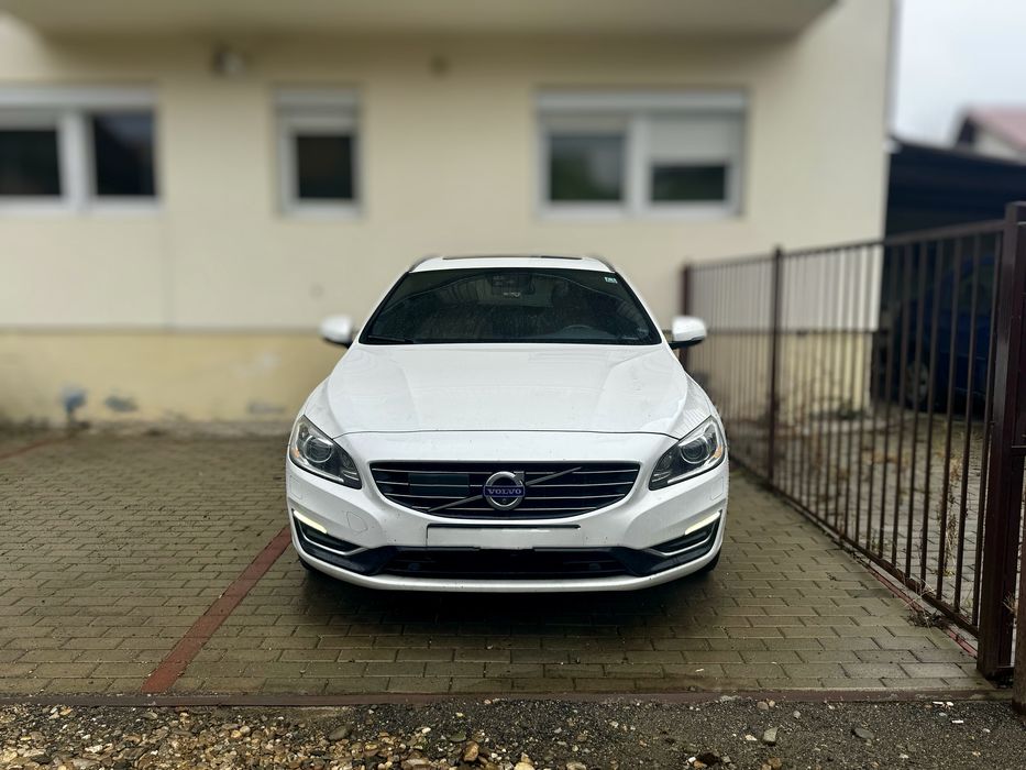Vând Volvo V60 Plug-in Hybrid D6 Twin Engine AWD, plug-in hybrid, echipare completă