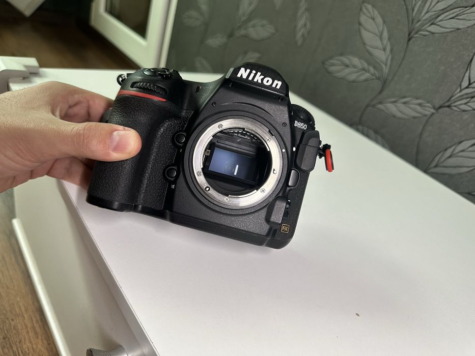 Nikon D850 + 25 800 кадъра | Перфектно състояние