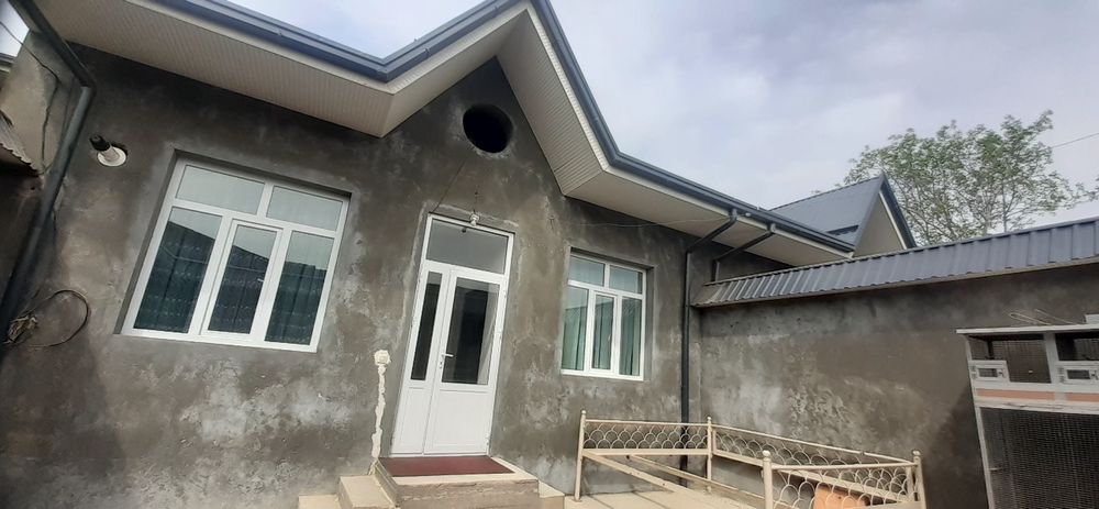 Уй сотилади 1.5 суту 4 хона