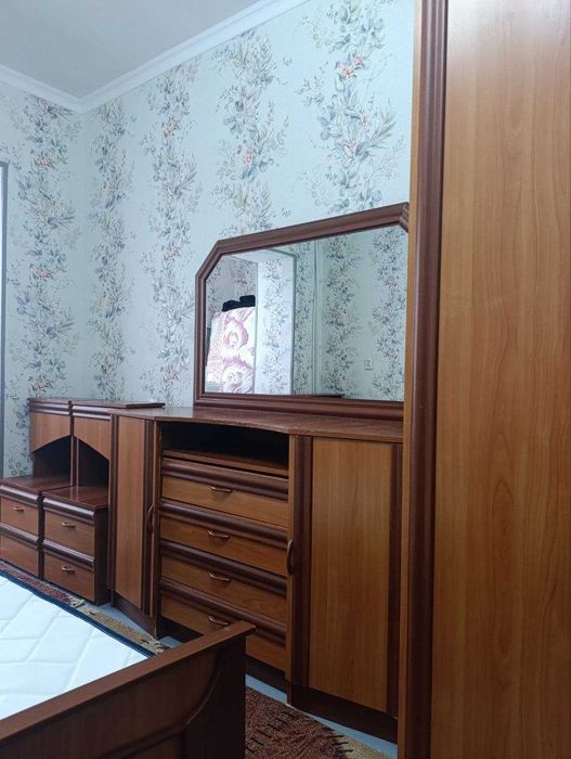 Спальний гарнитур яхши холатда . ортопед матрас янги.