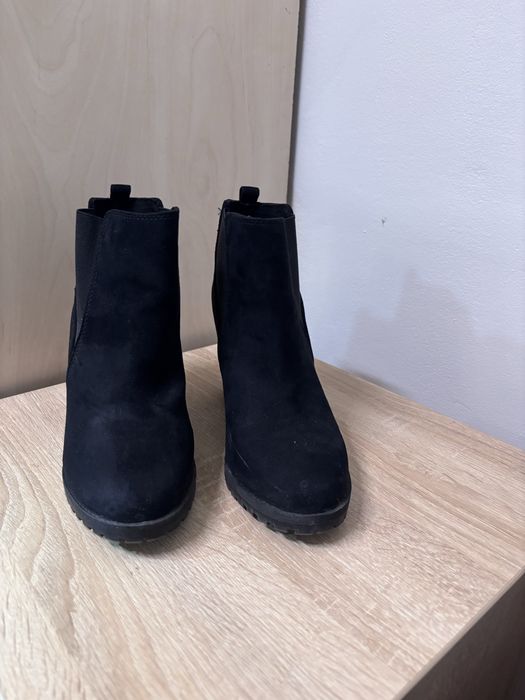 Botone cu toc Bershka