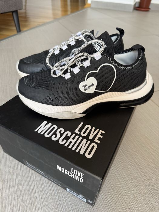 Сникърси Love moschino