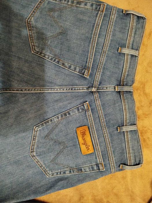 Продам джинсы мужские