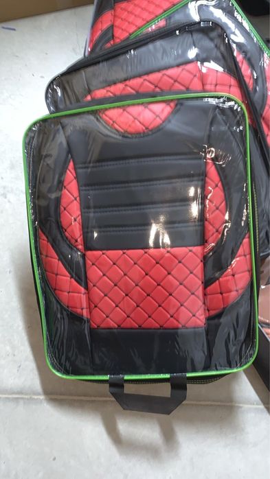 Huse auto cu romburi universale