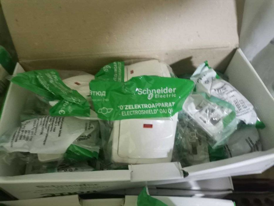Розетки, выключатели одного из мировых лидеров "Schneider Electric"