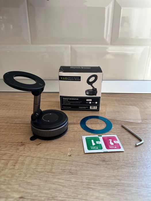 Suport telefon auto magnetic foarte stabil cu prindere vacuum