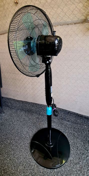 Ventilator cu picior 45 W 90 lei