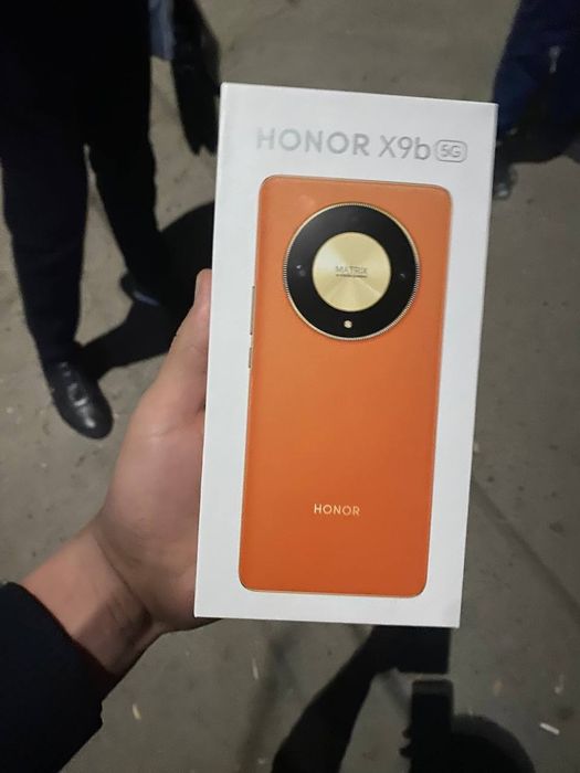 Sotiladi srochna Honor X9b 12/256 holati yangi