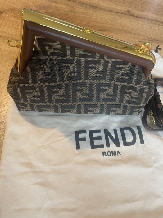 Geanta fendi noua