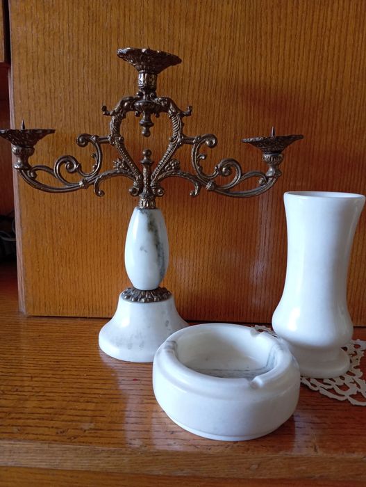 Мраморен свещник,ваза и пепелник