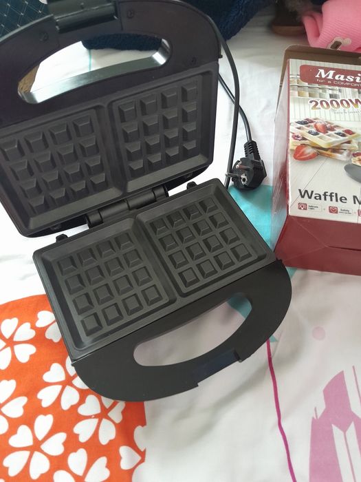 Продаю вафелницу оринигал за 10000тысяч