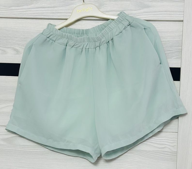 Двойка с шортами Китай