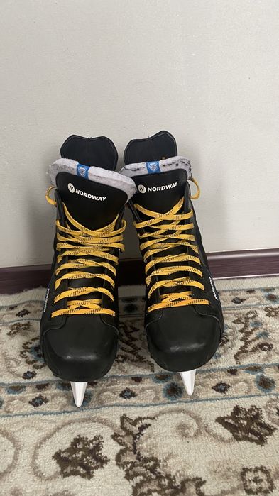 Продаю коньки катался только один сезон