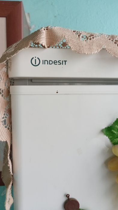 Холодильник  средним уровне