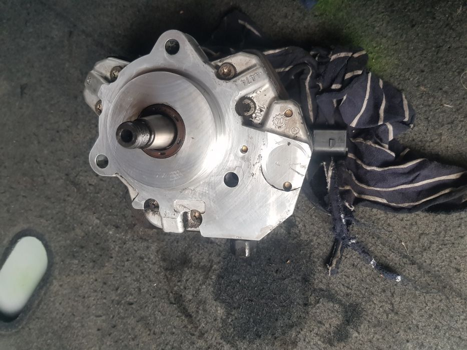 Pompa injectie inalte motorina bmw e90 e91 e81 e87 seria 3 seria 1 163