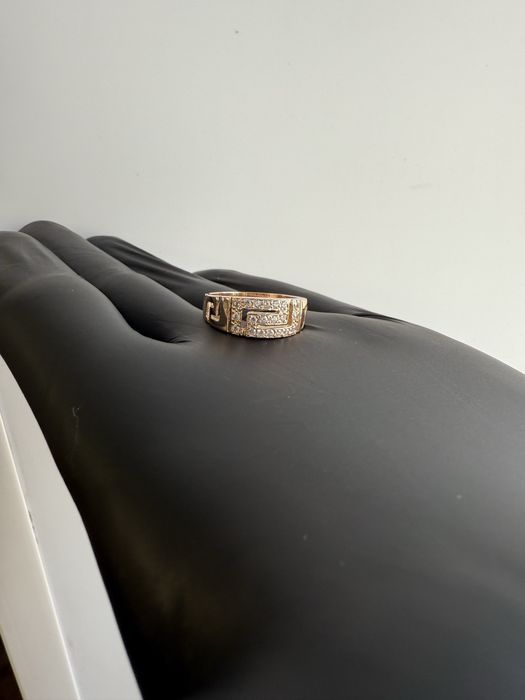 Продам кольцо золотое «Версаче»