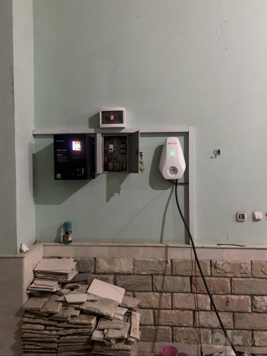 Установка зарядние  устройства для електромобилей