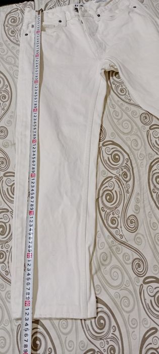 Белые джинсы унисекс