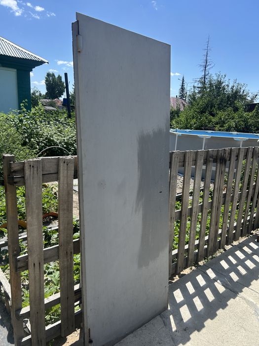 Продам металическую дверь