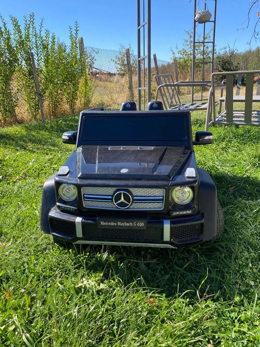 Детска електрическа кола Mercedes Maybach G 650 12V черна