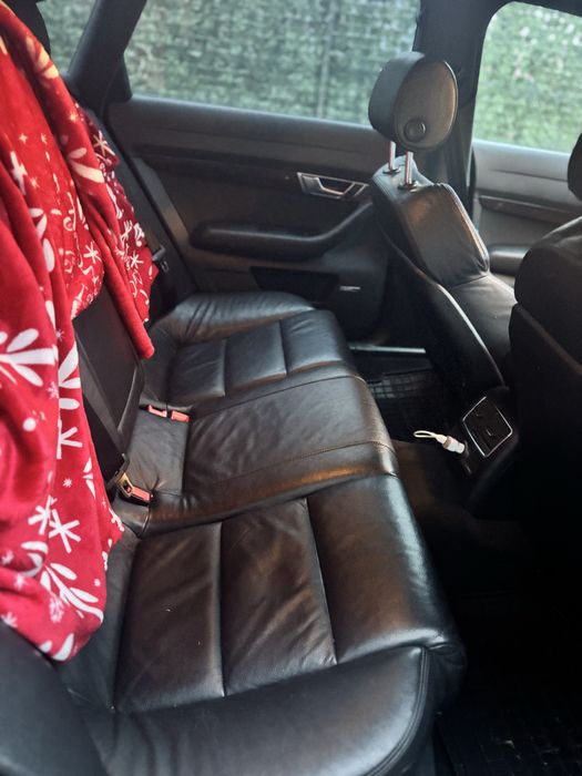AUDI A6 2.0   Vând  sau Schimb cu 7 locuri