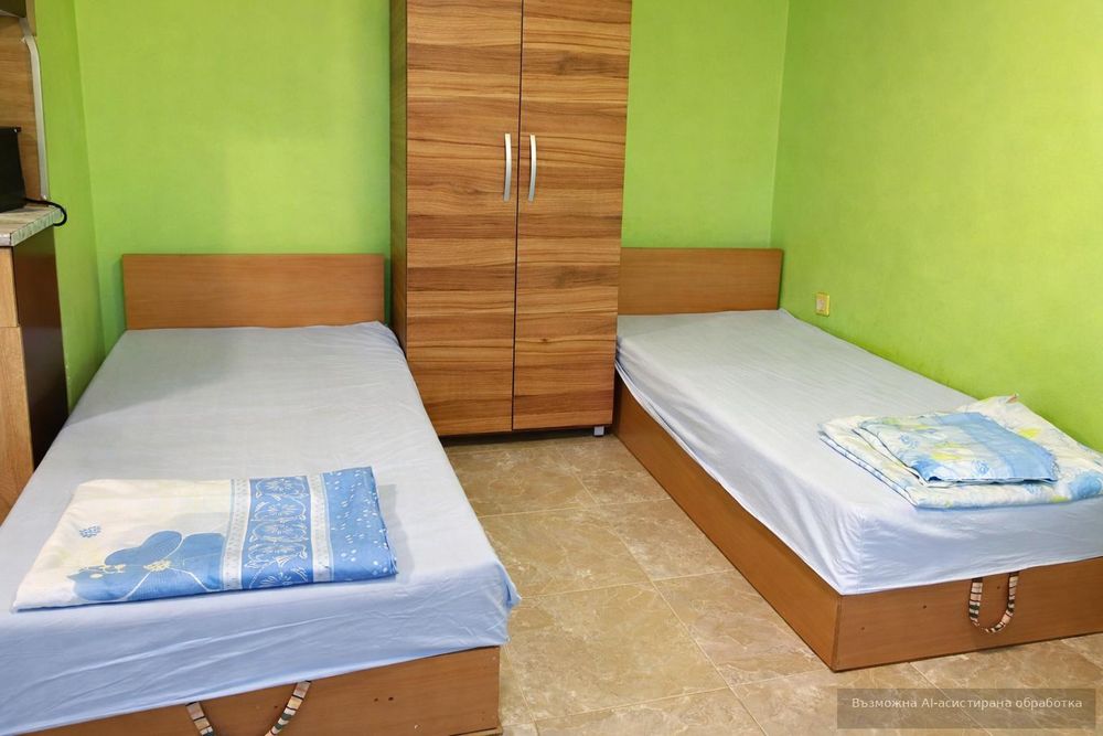 Дава се под наем Едностаен апартамент в к.к. Св.Св. Константин и Елена - 40 кв.м за 278.97 € - Снимка #2