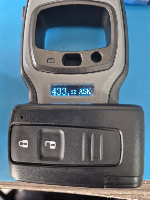 Ключ за Toyota Prius 2 keyless GO 434mhz Europe