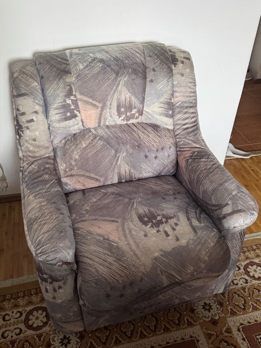 Vand set coltar cu fotoliu si masuta