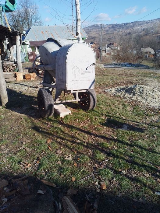 Se vinde betonieră.