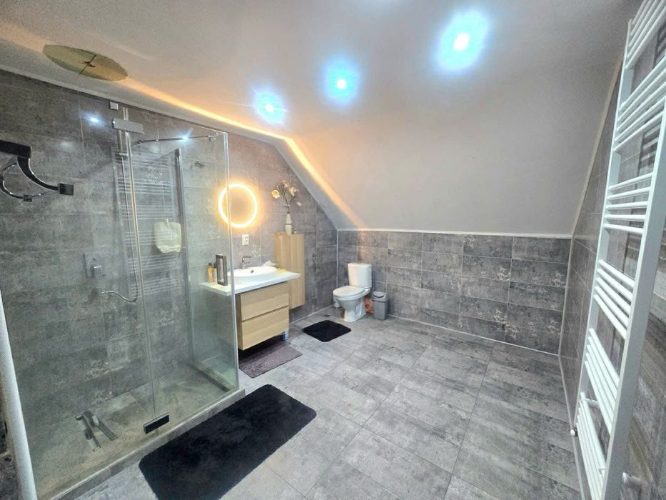 Casă de vanzare- cu spatiu comercial si 7.773  teren