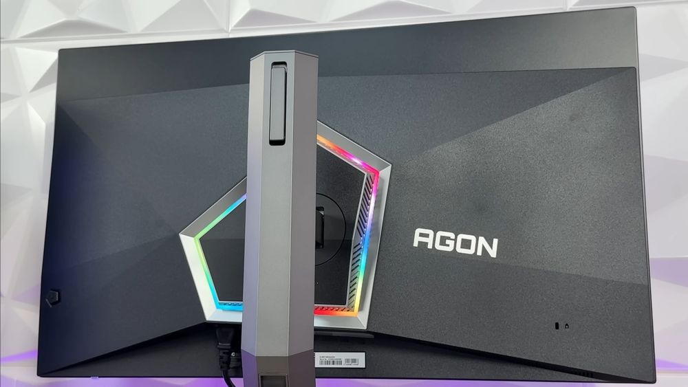 монитор 31.5 4К qd-oled 165 Hz, AOC AGON PRO AG326UD като нов