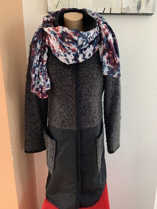 Vand geaca lunga(M) calduroasa.